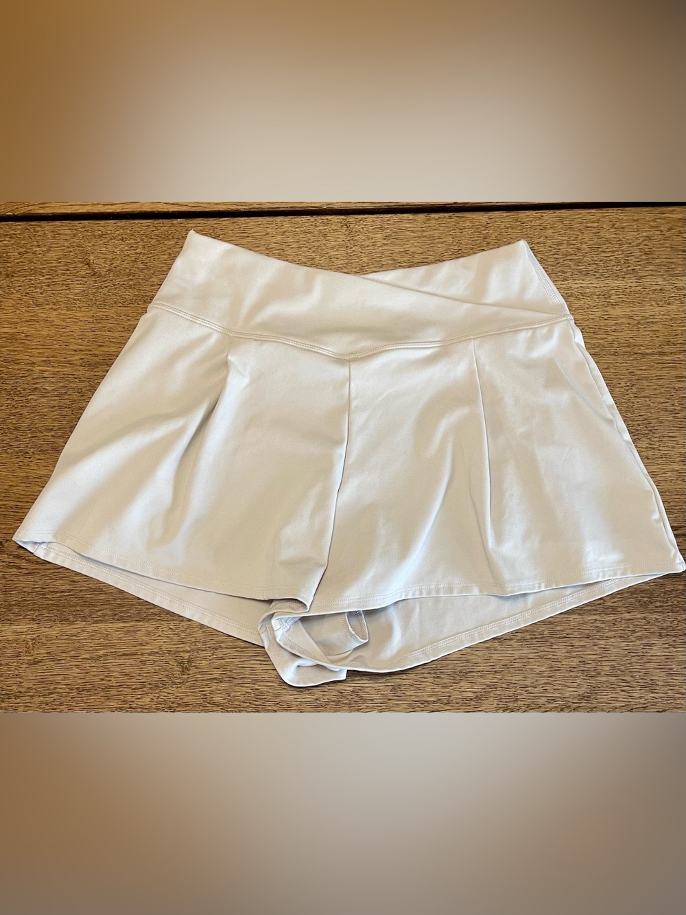 Yogalicious women’s Beige Athletic Shorts w/ Crossover Waistband Sz L